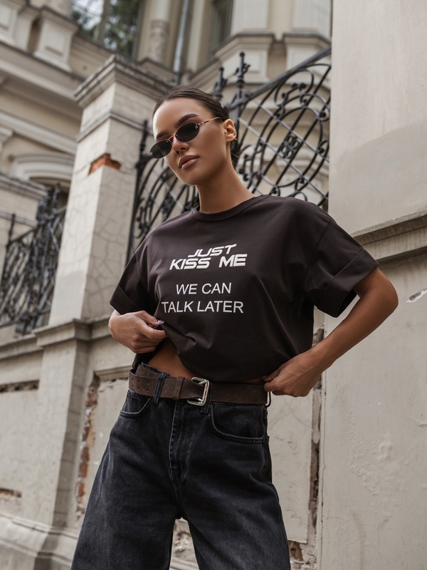 T-shirt Just Kiss Brązowy