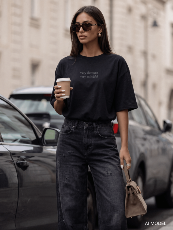 T-shirt Demure Czarny